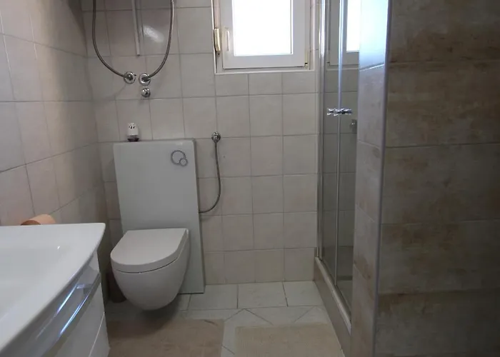 Appartamento With Heated Pool , Vir