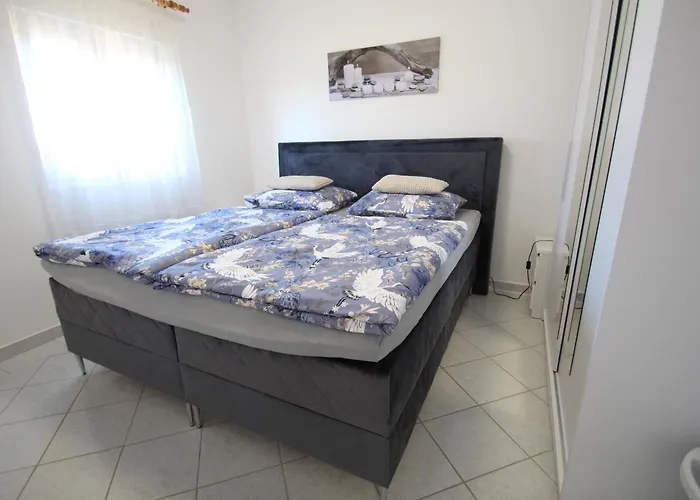Appartamento With Heated Pool , Vir
