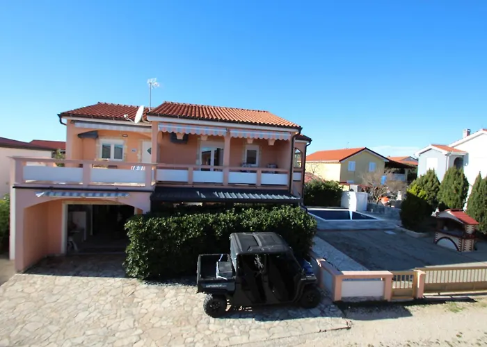 With Heated Pool , *