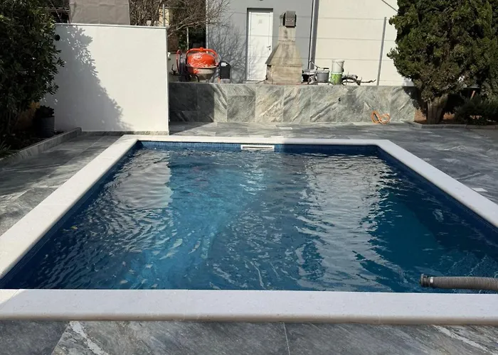 Appartamento With Heated Pool , Vir