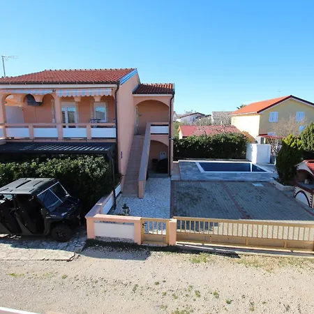 With Heated Pool , *